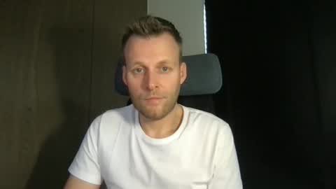 Snapshot of max_straight_1 chatting on 17, 2, 2026 Max take off clothes online show from 17, 2, 2026