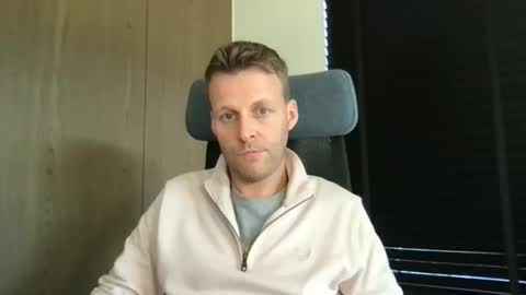 Snapshot of max_straight_1 chatting on 26, 2, 2026 Max take off clothes online show from 26, 2, 2026