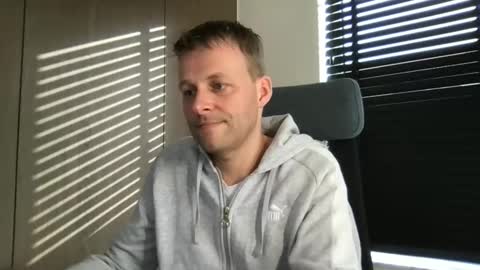 Max take off clothes online show from 6, 3, 2026