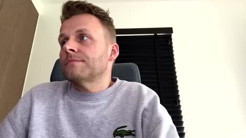 Max take off clothes online show from 31, 3, 2026