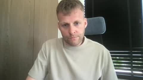 Snapshot of max_straight_1 chatting on 24, 4, 2026 Max take off clothes online show from 24, 4, 2026