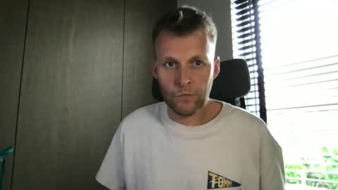 Snapshot of max_straight_1 chatting on 29, 5, 2026 Max take off clothes online show from 29, 5, 2026