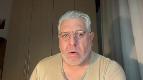 Snapshot of maxbillo chatting on 20, 4, 2026 maxbillo online show from 20, 4, 2026