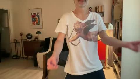 Snapshot of maxbow chatting on 7, 12, 2024 Max Mikado online show from 7, 12, 2024