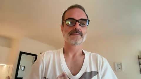 Snapshot of maxbow chatting on 23, 1, 2025 Max Mikado online show from 23, 1, 2025