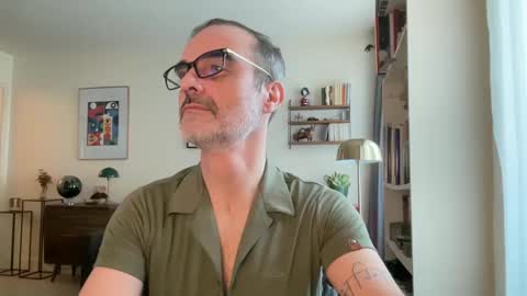 Max Mikado online show from 3, 2, 2025