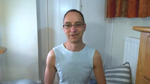 Snapshot of maxdavies chatting on 26, 4, 2026 Max Davies online show from 26, 4, 2026