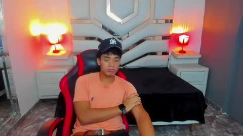 Snapshot of maxevanns chatting on 3, 11, 2025 Max online show from 3, 11, 2025