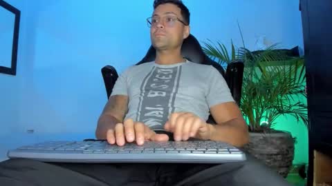 Snapshot of maxi_mux1 chatting on 25, 3, 2026 MAXI online show from 25, 3, 2026