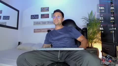 Snapshot of maxi_mux1 chatting on 7, 4, 2026 MAXI online show from 7, 4, 2026