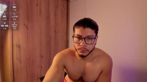 Snapshot of maxifit_ chatting on 11, 11, 2025 Mikael online show from 11, 11, 2025