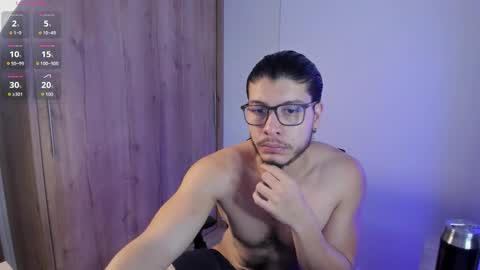 Snapshot of maxifit_ chatting on 15, 11, 2025 Mikael online show from 15, 11, 2025