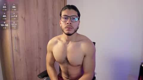 Snapshot of maxifit_ chatting on 19, 11, 2025 Mikael online show from 19, 11, 2025