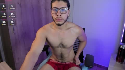 Snapshot of maxifit_ chatting on 25, 11, 2025 Mikael online show from 25, 11, 2025