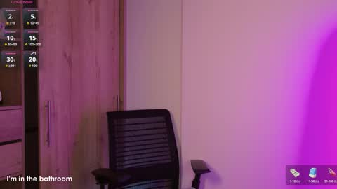 Snapshot of maxifit_ chatting on 30, 11, 2025 Mikael online show from 30, 11, 2025