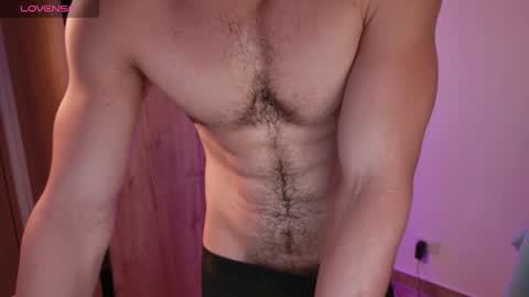 Snapshot of maxifit_ chatting on 14, 12, 2025 Mikael online show from 14, 12, 2025