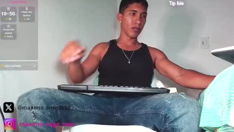 Maximo Aron Vega online show from 13, 10, 2025