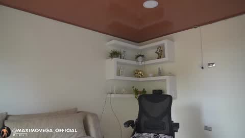 Snapshot of maximohoot chatting on 9, 7, 2026 Sebastian online show from 9, 7, 2026