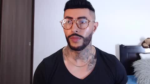 Independent Model online show from 3, 2, 2025