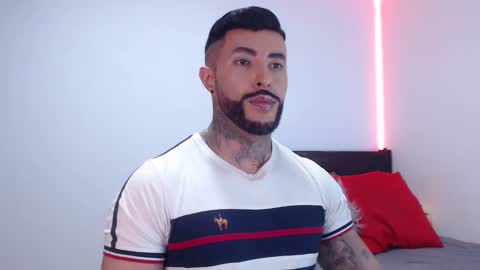 Independent Model online show from 11, 11, 2025