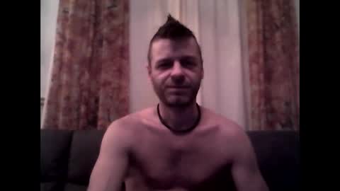 Snapshot of maxthewolf chatting on 21, 12, 2025 MaxTheWolf online show from 21, 12, 2025