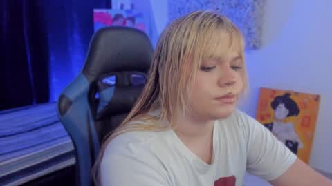 Maxine Minx online show from 6, 1, 2025