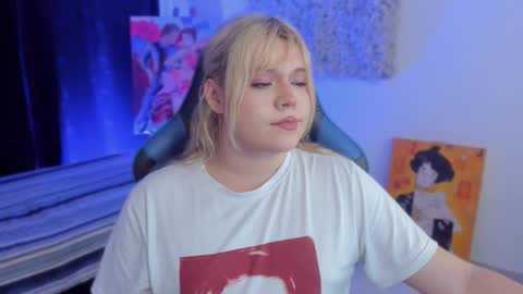 Maxine Minx online show from 6, 1, 2025