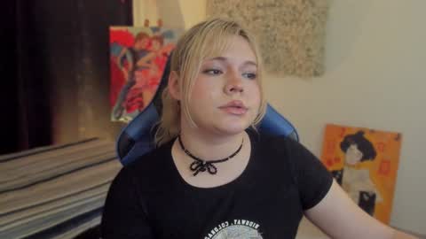 Maxine Minx online show from 9, 1, 2025