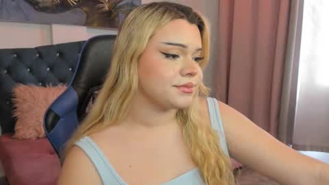 Maxine Minx online show from 6, 3, 2025