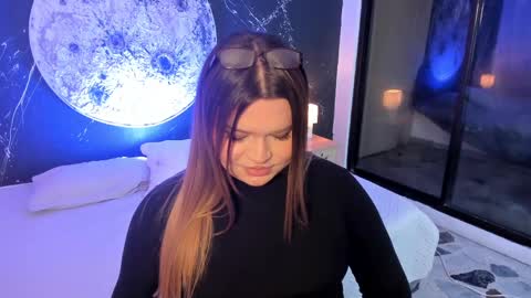 Maxine Minx online show from 9, 10, 2025