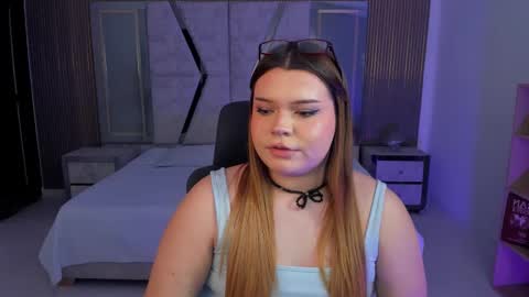 Maxine Minx online show from 10, 10, 2025