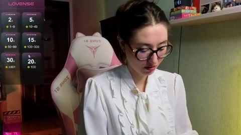 Snapshot of may_may_moon chatting on 29, 5, 2026 may_may_moon online show from 29, 5, 2026