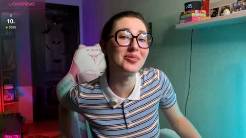 Snapshot of may_may_moon chatting on 8, 6, 2026 may_may_moon online show from 8, 6, 2026