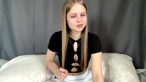 Luna  Mira online show from 28, 3, 2026