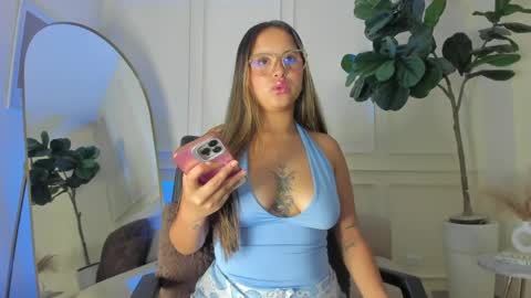 Snapshot of mayalee_ chatting on 21, 5, 2026 mayalee_ online show from 21, 5, 2026