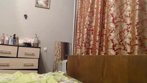 Snapshot of maybe_doll chatting on 9, 11, 2025 maybe_doll online show from 9, 11, 2025