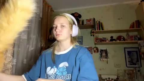 Snapshot of maybelleensminger chatting on 3, 10, 2025 Lola online show from 3, 10, 2025