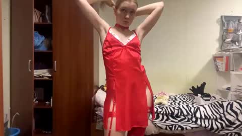 Snapshot of maybelleensminger chatting on 19, 10, 2025 Lola online show from 19, 10, 2025