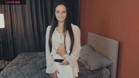 Snapshot of maysday chatting on 29, 10, 2025 May online show from 29, 10, 2025