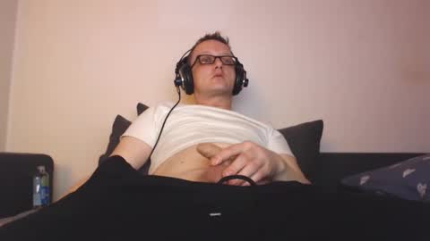 Snapshot of mcmike_es chatting on 23, 12, 2024 Mike online show from 23, 12, 2024