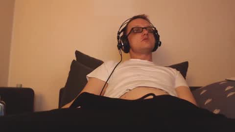 Snapshot of mcmike_es chatting on 24, 12, 2024 Mike online show from 24, 12, 2024