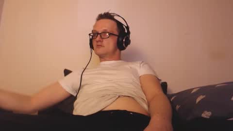 Snapshot of mcmike_es chatting on 25, 12, 2024 Mike online show from 25, 12, 2024