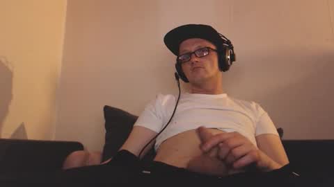 Snapshot of mcmike_es chatting on 26, 12, 2024 Mike online show from 26, 12, 2024