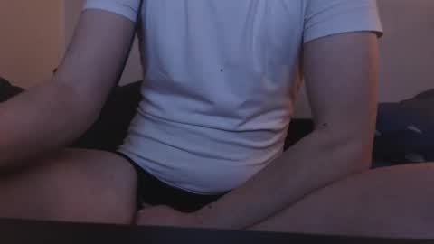 Snapshot of mcmike_es chatting on 1, 1, 2025 Mike online show from 1, 1, 2025