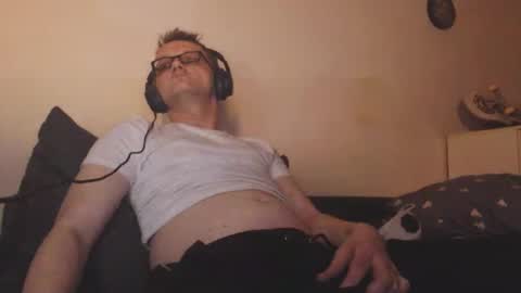 Snapshot of mcmike_es chatting on 10, 1, 2025 Mike online show from 10, 1, 2025