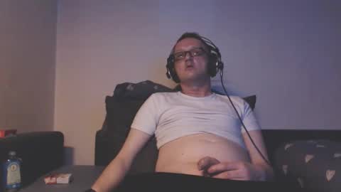 Snapshot of mcmike_es chatting on 26, 9, 2025 Mike online show from 26, 9, 2025