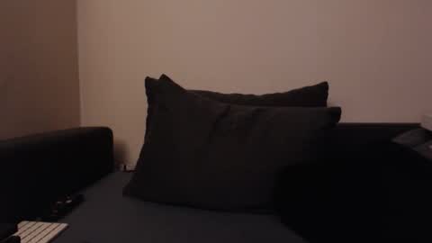 Snapshot of mcmike_es chatting on 25, 10, 2025 Mike online show from 25, 10, 2025