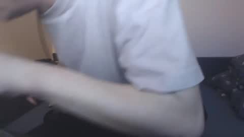 Snapshot of mcmike_es chatting on 31, 10, 2025 Mike online show from 31, 10, 2025