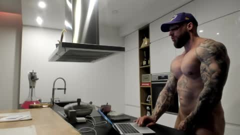 Snapshot of mealphamale chatting on 26, 4, 2026 Alpha Male online show from 26, 4, 2026