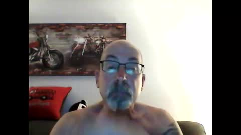 Snapshot of meathome3 chatting on 25, 4, 2026 me at home online show from 25, 4, 2026